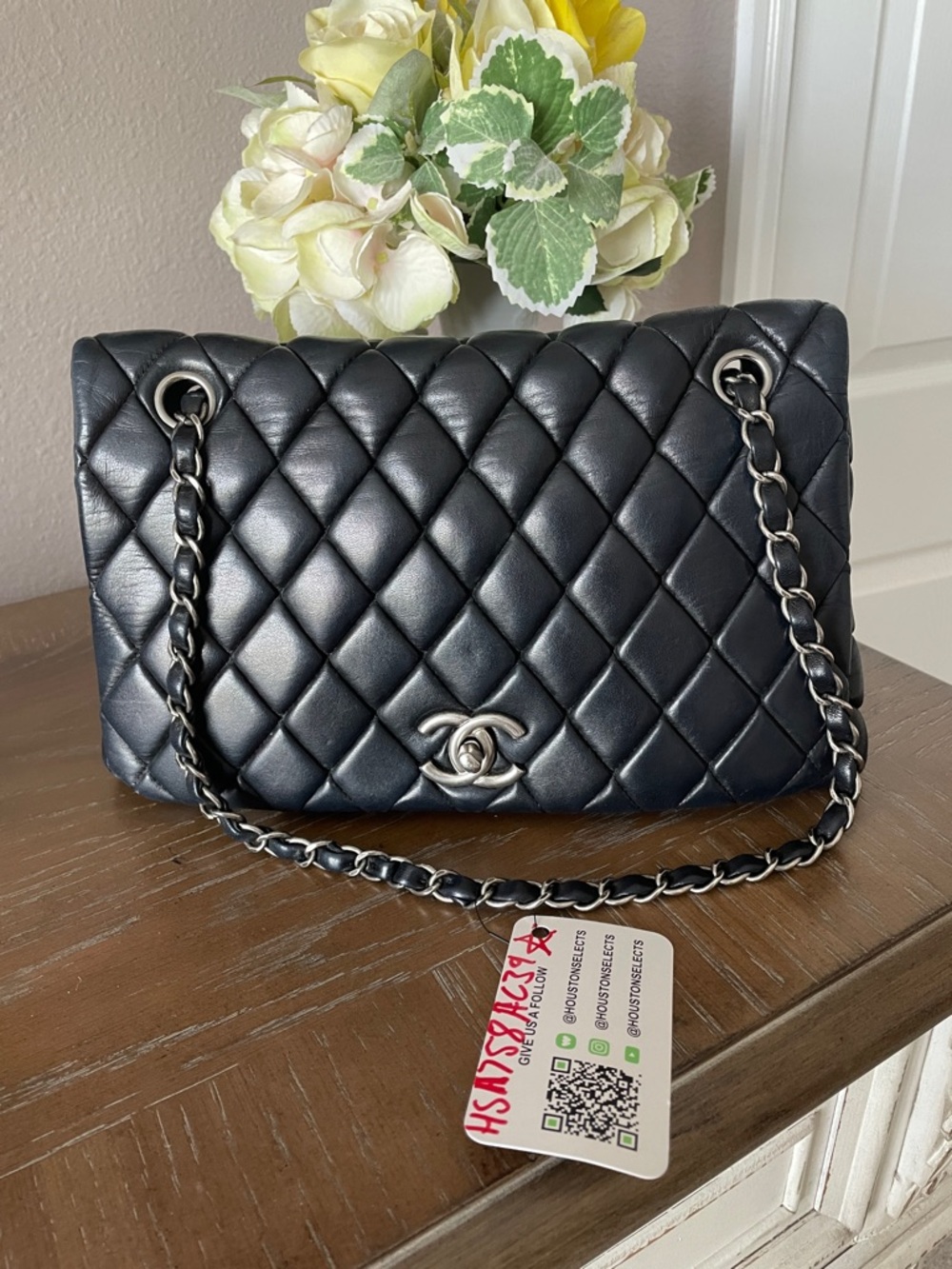 CHANEL Black Quilted Lambskin Shoulder Bag with Silver-Tone Chain